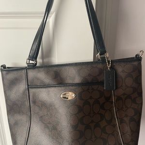 Coach Peyton Signature Pocket Tote EUC
